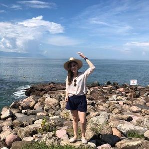 Meet your Posher, Adriana